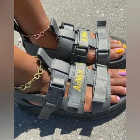 NWOB Dr. Martens Pearson Webbing  Element Sandals in Black unisex Leather