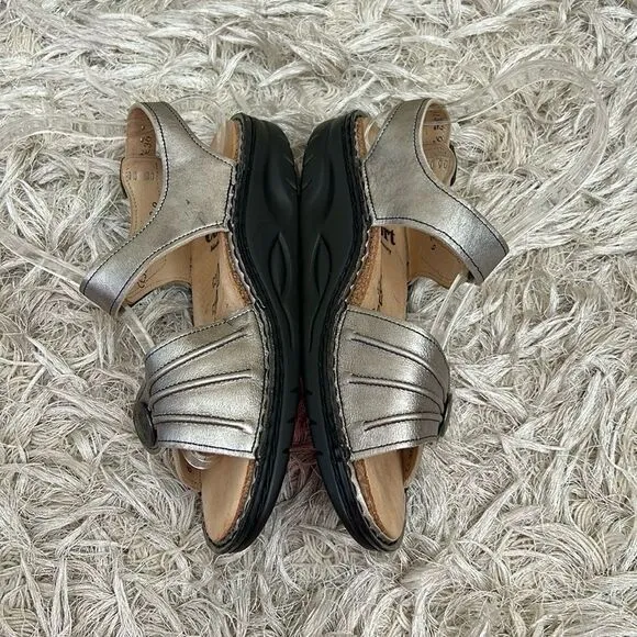 NWOB Finn Comfort Sausalito Leather Adjustable Strap Sandals Silver size 36 US 6