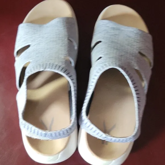 NWOB KURU CODA Muse Knit Women's Sandals - size 10