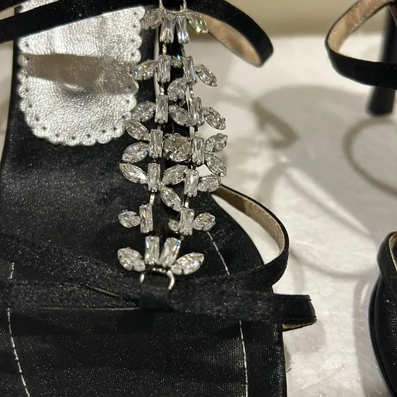 NWOT Alan Chan couture Vero Cuoio rhinestone straps heels open sandals size 37