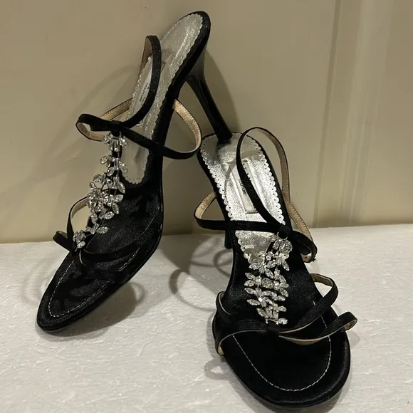 NWOT Alan Chan couture Vero Cuoio rhinestone straps heels open sandals size 37