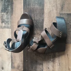 NWOT All Saints Rotchko Wedge Brown Leather Wooden Platform Sandals Sz 7.5 EU 38