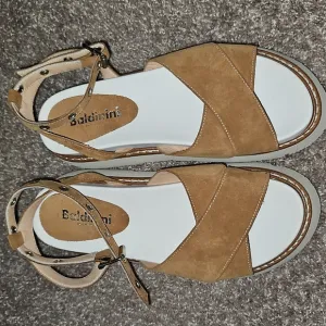 NWOT Baldinini Platform Suede Sandals Size EU 41 (US 10)