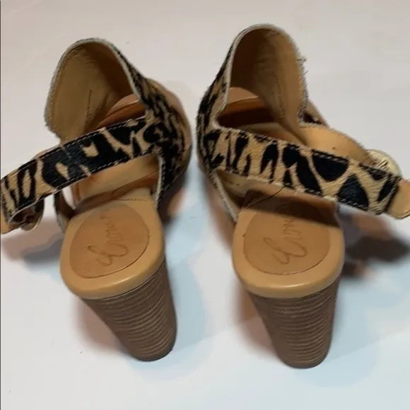 NWOT ▶️ Crown by Born ◀️ Gaby Leopard Sandals