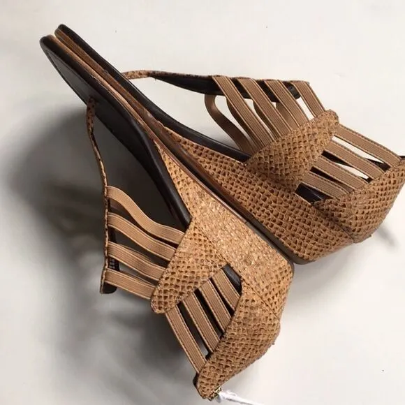 NWOT Donald J. Pliner leather sandals