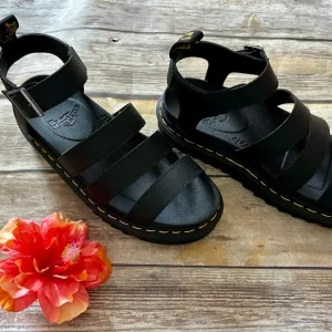 NWOT DR MARTENS BLAIR SANDALS