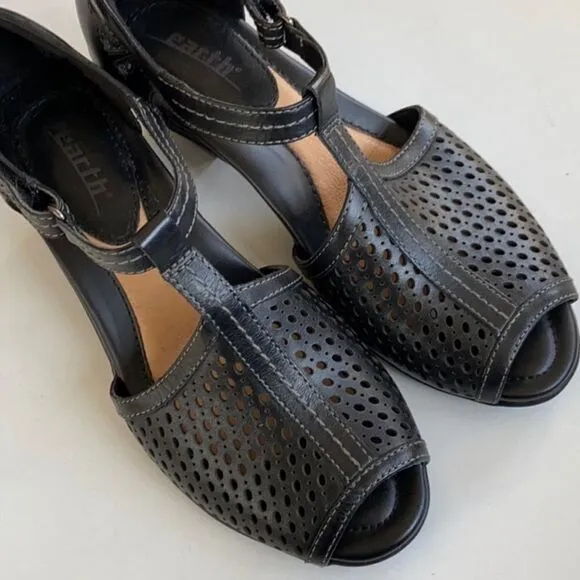 NWOT Earth Brand leather sandals