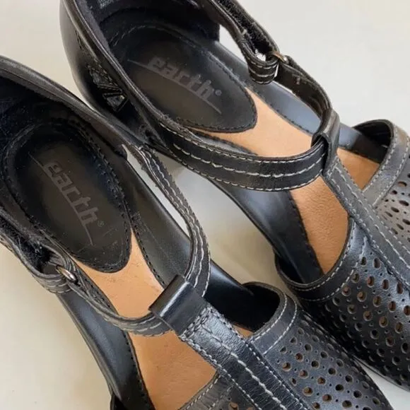 NWOT Earth Brand leather sandals