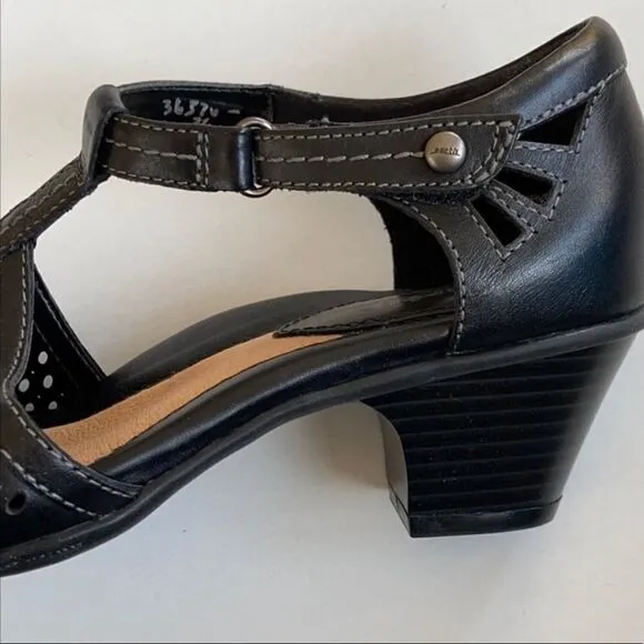 NWOT Earth Brand leather sandals
