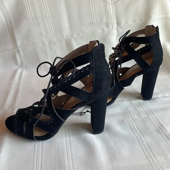 NWOT Express Black Suede Strappy Cage Lace Up High Block Heels - Size 9