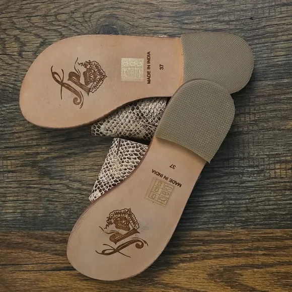 NWOT / Free People / Saturday Leather Sandals / 37