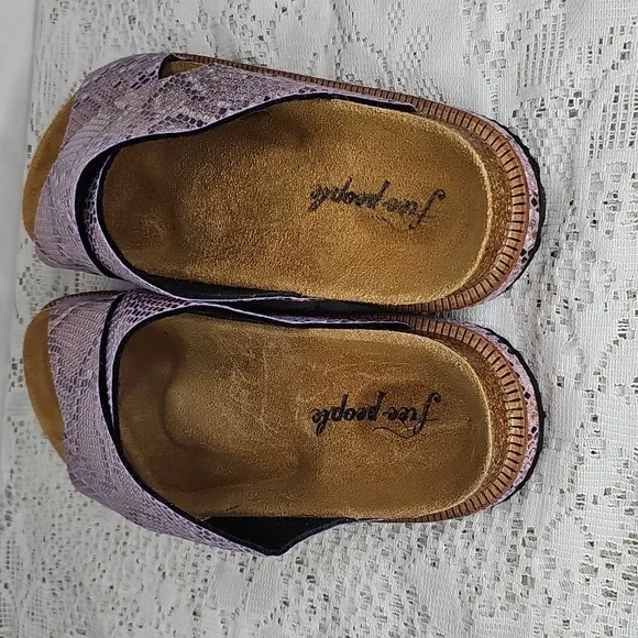 NWOT Free People Sidelines Viola Faux Snakeskin Crossover Purple Sandals Sz 8.5