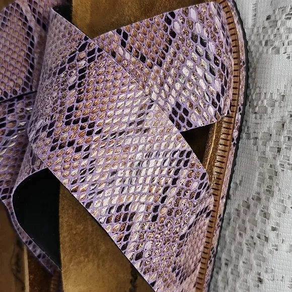 NWOT Free People Sidelines Viola Faux Snakeskin Crossover Purple Sandals Sz 8.5
