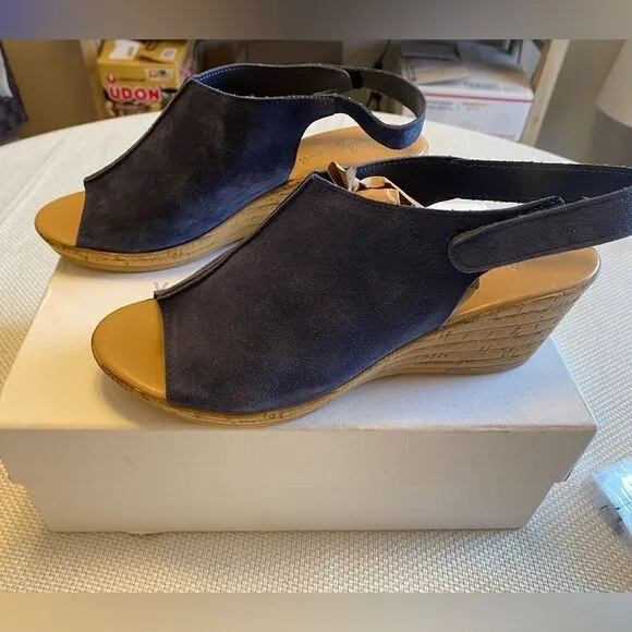 NWOT Mila Paoli made in Italy blue suede wedge sandals size 9