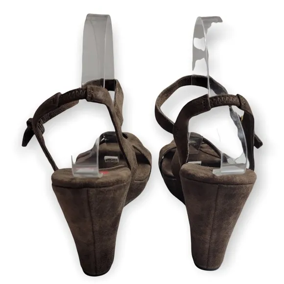 NWOT UGG Arianna Suede Wedge Sandals