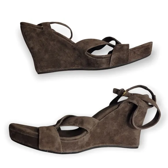 NWOT UGG Arianna Suede Wedge Sandals