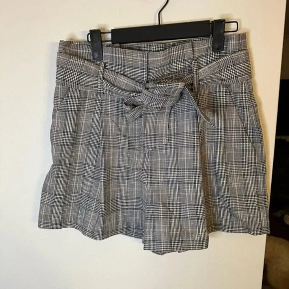 NWOT Veronica Beard Baga Shorts – Size 6 – Effortlessly Chic!