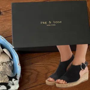 NWT $395 rag &amp; bone | Calla | Suede Wedge Sandals in Black | Size 9.5