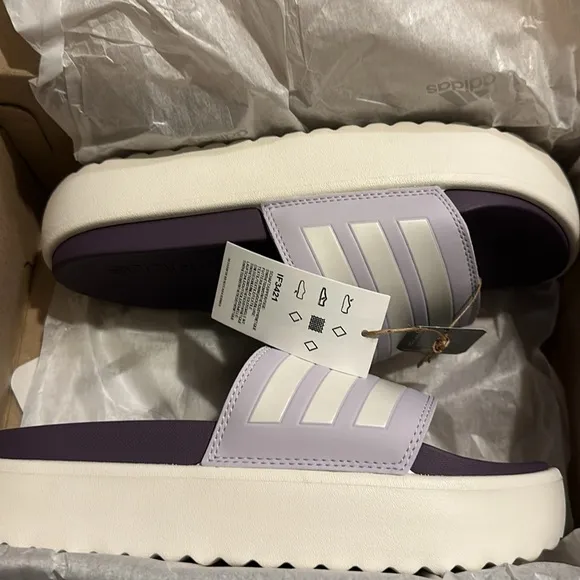 NWT Adidas ADILETTE PLATFORM SLIDES In Silver Dawn / Zero Metalic Shadow Violet