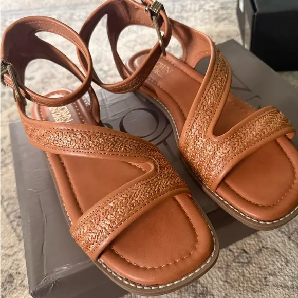 NWT Crown Vintage Taira Sandal in 9W