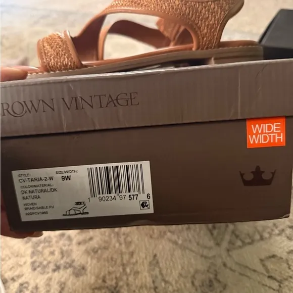 NWT Crown Vintage Taira Sandal in 9W