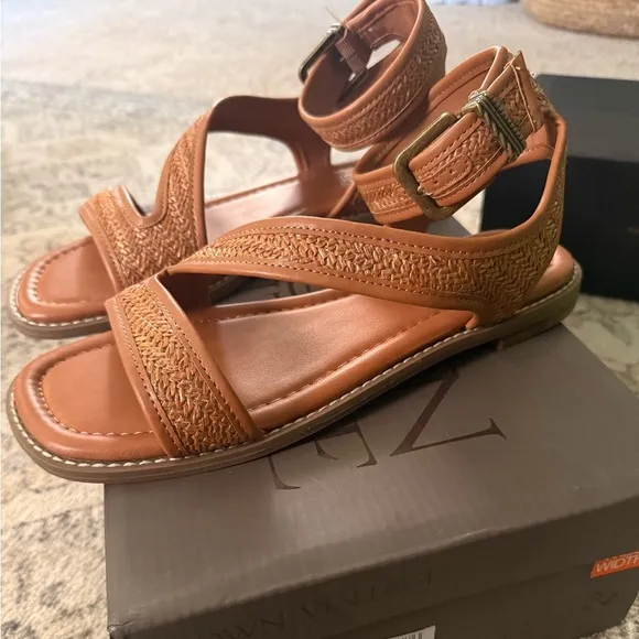 NWT Crown Vintage Taira Sandal in 9W