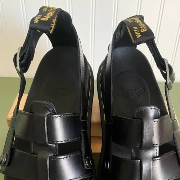 NWT Dr. Martens TERRY Fisherman's Sandals in Black Leather