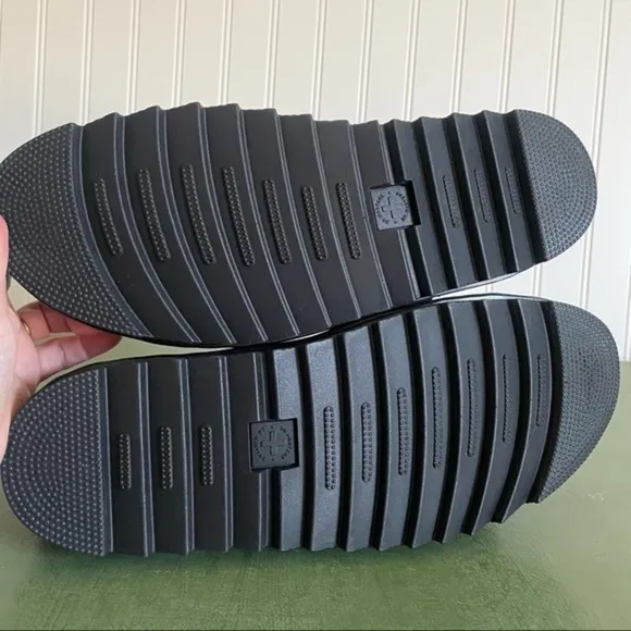 NWT Dr. Martens TERRY Fisherman's Sandals in Black Leather
