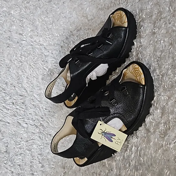 NWT Fly London leather sandals