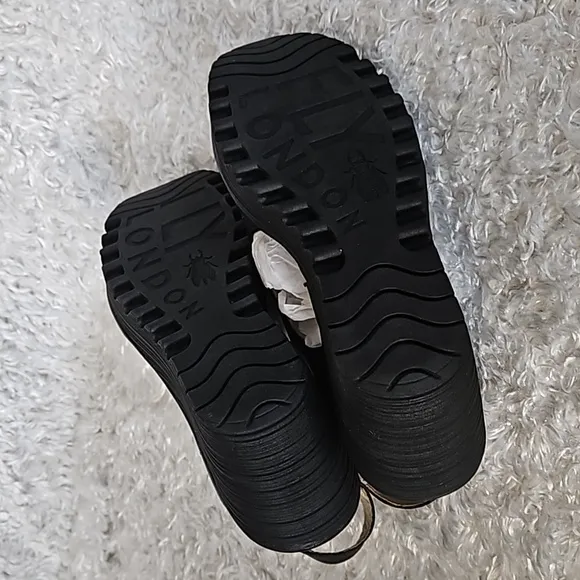 NWT Fly London leather sandals