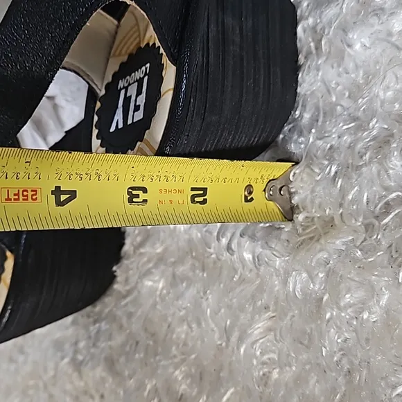 NWT Fly London leather sandals