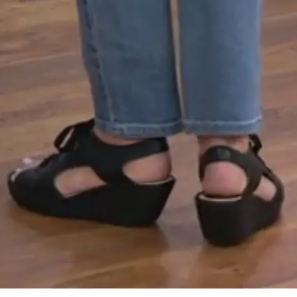 NWT Fly London leather sandals