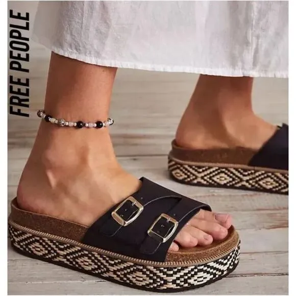 NWT FREE PEOPLE CARAVELLE PLATFORM SLIDE SANDALS IN BLACK BUCKLE SIZE 38 (7.5)