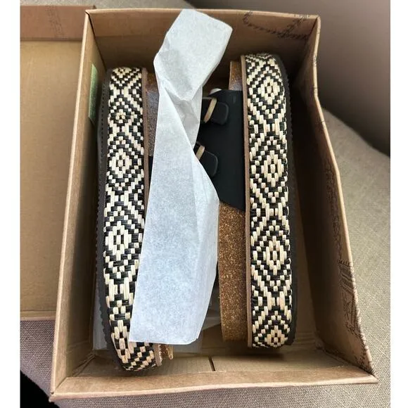 NWT FREE PEOPLE CARAVELLE PLATFORM SLIDE SANDALS IN BLACK BUCKLE SIZE 38 (7.5)
