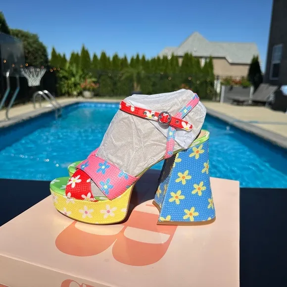 NWT GB Ulti-Mate Floral Rainbow Rhinestone Retro Platform 70's Sandals