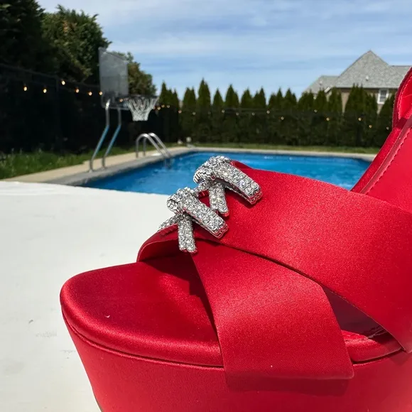 NWT Gianni Bini 10 Dempsey Red Satin Bow Platform Sandals