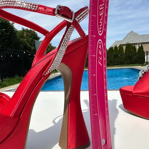 NWT Gianni Bini 10 Dempsey Red Satin Bow Platform Sandals