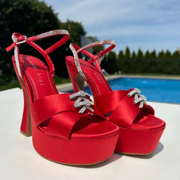 NWT Gianni Bini 10 Dempsey Red Satin Bow Platform Sandals