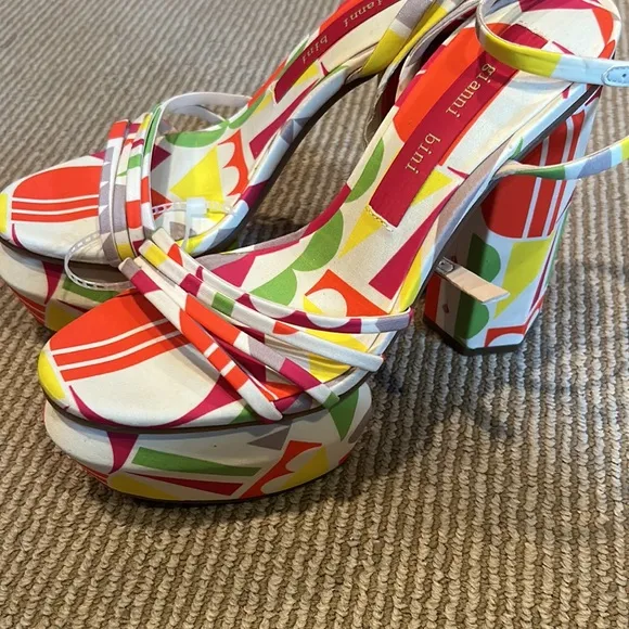 NWT Gianni Bini Parrish fro print platform chunk heel Colorful Sandals