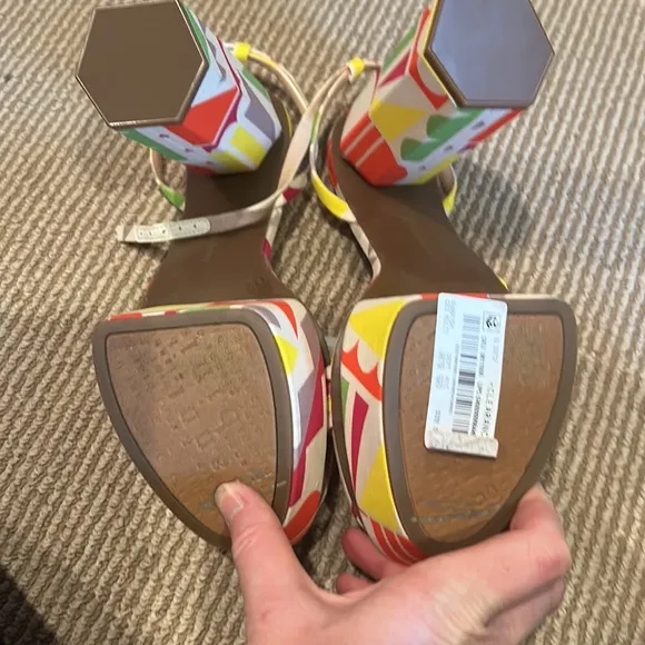NWT Gianni Bini Parrish fro print platform chunk heel Colorful Sandals