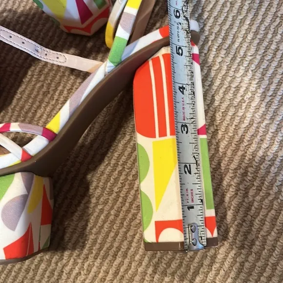 NWT Gianni Bini Parrish fro print platform chunk heel Colorful Sandals