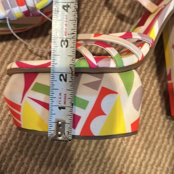 NWT Gianni Bini Parrish fro print platform chunk heel Colorful Sandals