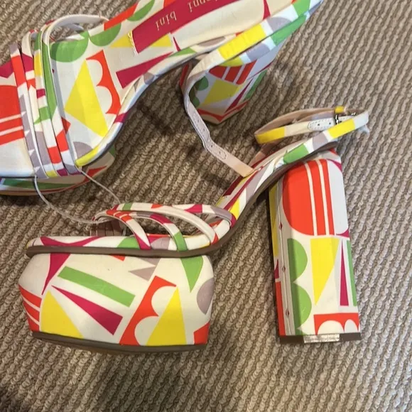 NWT Gianni Bini Parrish fro print platform chunk heel Colorful Sandals