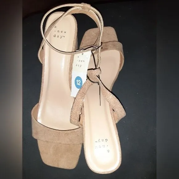 NWT Gorgeous block heels sz 12