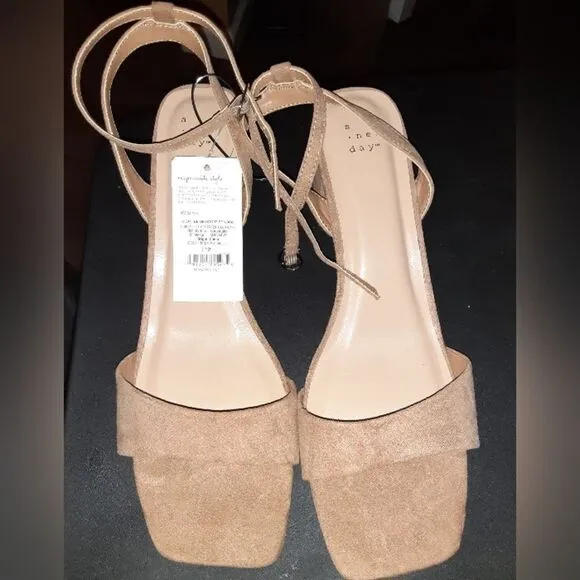 NWT Gorgeous block heels sz 12