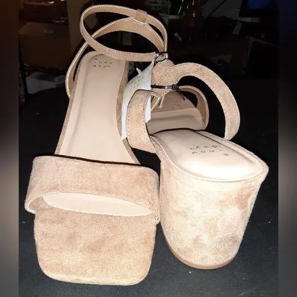 NWT Gorgeous block heels sz 12