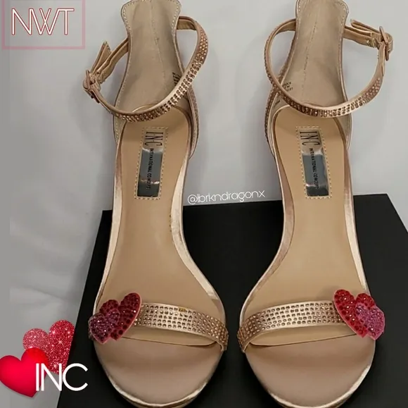 NWT Heart Heels Open Toe Sandal Sparkle Sequin Embellished Blush Pink Gold Heels