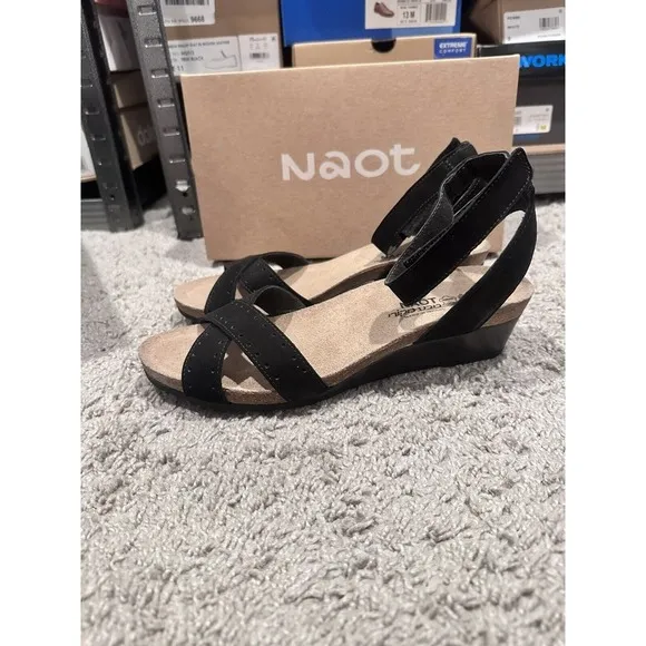 NWT Naot Womens Wand Ankle Strap‎ Slingback Sandal Black Nubbuck Size 40 / 9