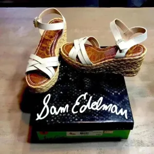 NWT Sam Edelman sandals, size 9