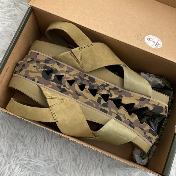 NWT Timberland olive green nubuck sandals
